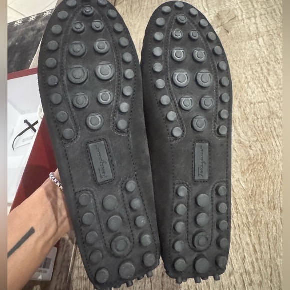 Ferragamo Berra Reversible Suede Driver Loafers. - Picture 7 of 8